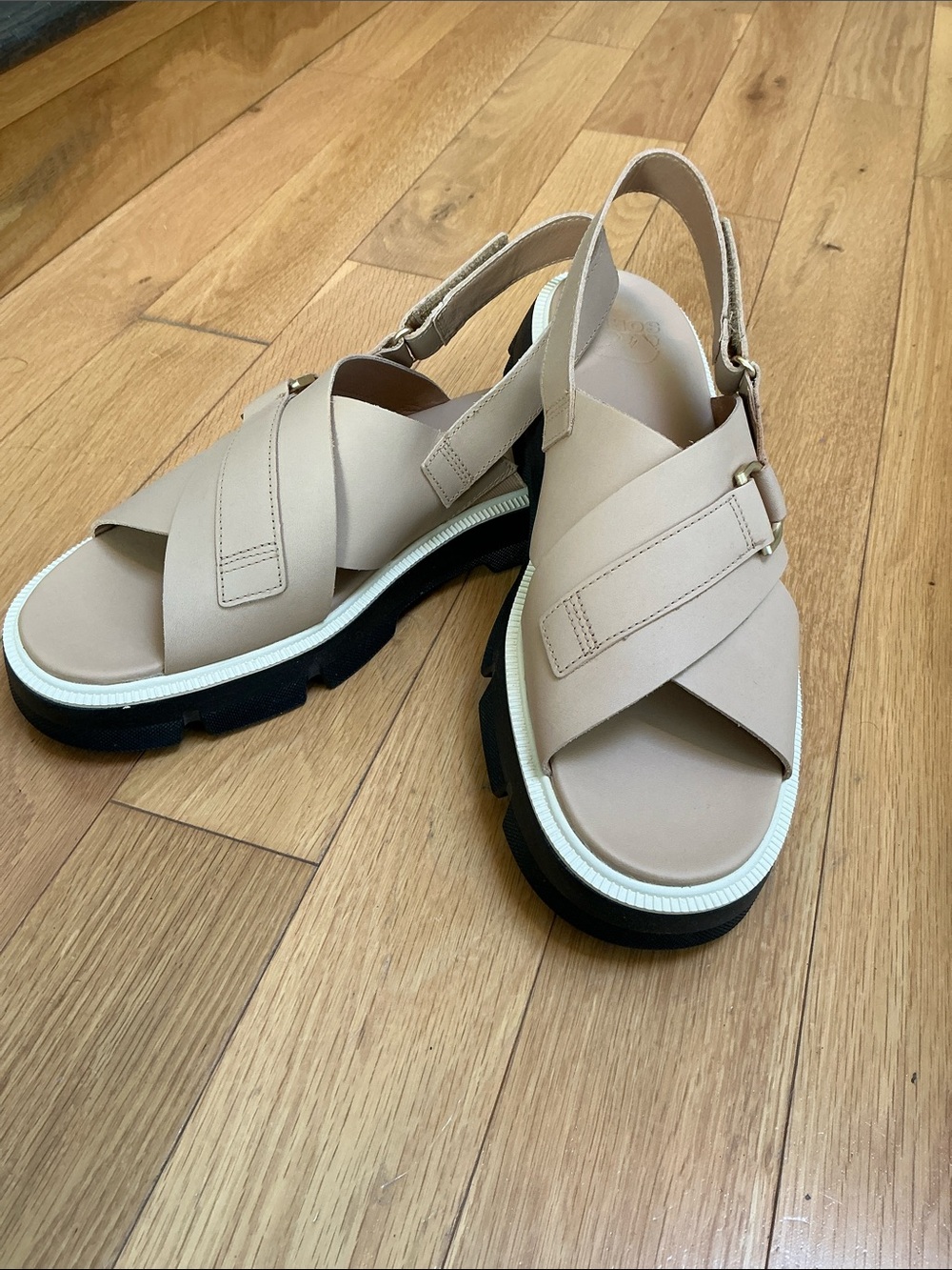 Women’s Sorel Rein CB Criss Cross Tan Leather Buckle Sandal